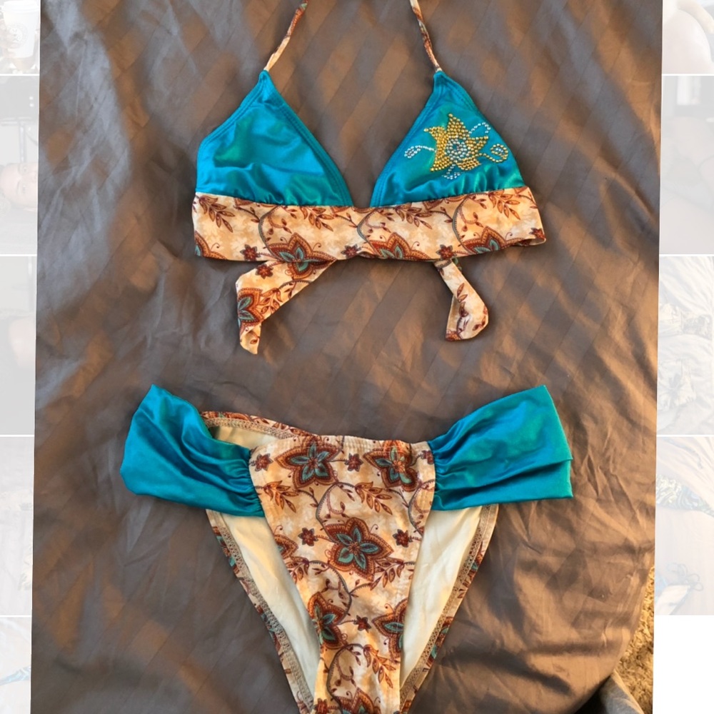 GUESS floral Bikini set!